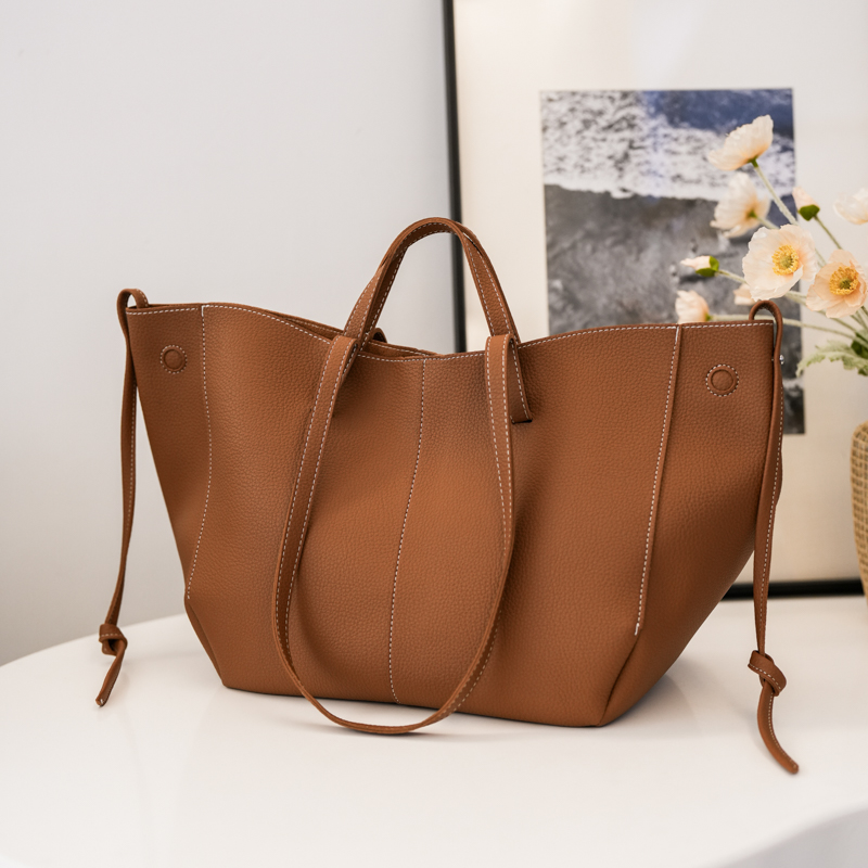 Women Bags Trend 2025 - Large Capacity Leather Zipper Women's Tote